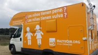 Hazte Oír mantiene su lema en la nueva autocaravana pero con signos de interrogación