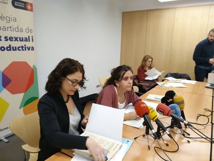 La regidor Laura Pérez i la comissionada de Salut, Gemma Tarafa