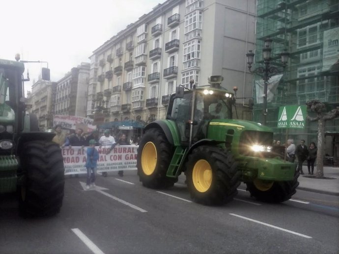 Manifestación de los ganaderos por las calles de Santander