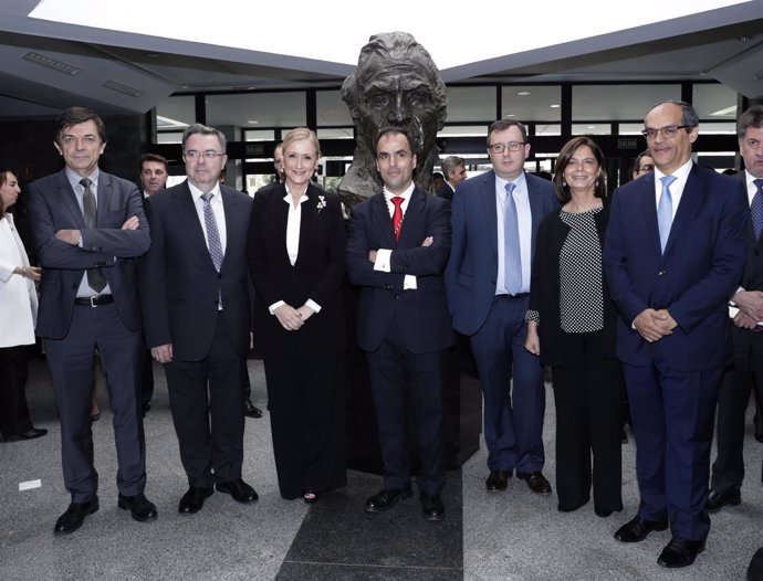 Más Fotos Que Acompañan A La Nota: Cifuentes Asiste A La Toma De Posesión Del Nu