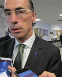 El conselleiro de Sanidade, "encantado" de que avance la instrucción por la hepatitis C