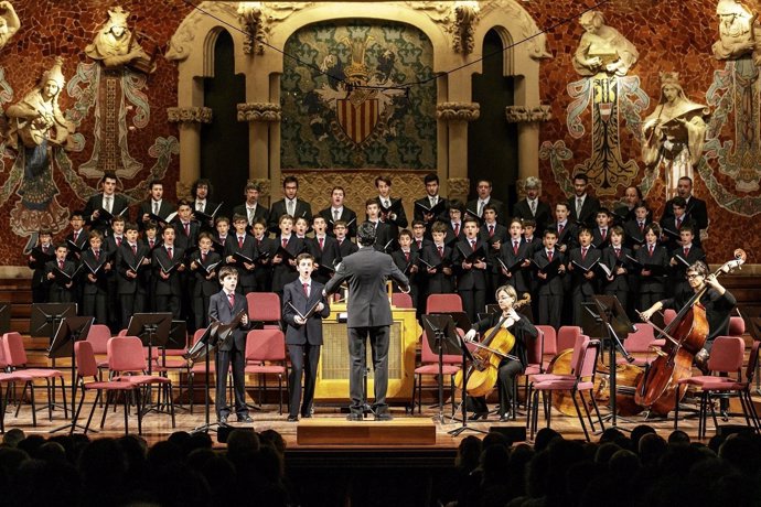 Concierto solidario de la Escolania de Montserrat en el Palau de la Música