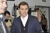 Rivera (Cs) se pregunta "qué sabrá Sánchez de la financiación del PP para que nadie se atreva a moverle la silla"