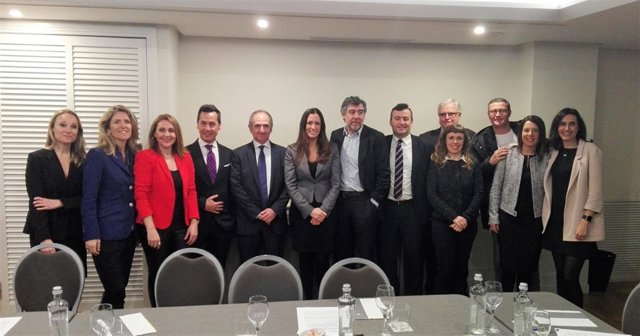 Eugènia Gay y Jordi Pina presentan su candidatura al Icab