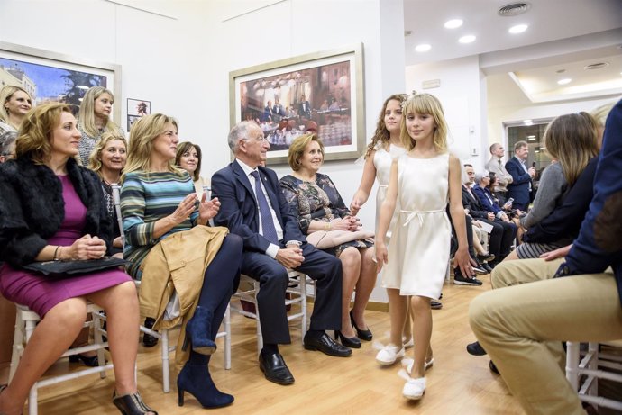 El presidente de Diputación, Gabriel Amat, en el desfile de Charo Villanueva.