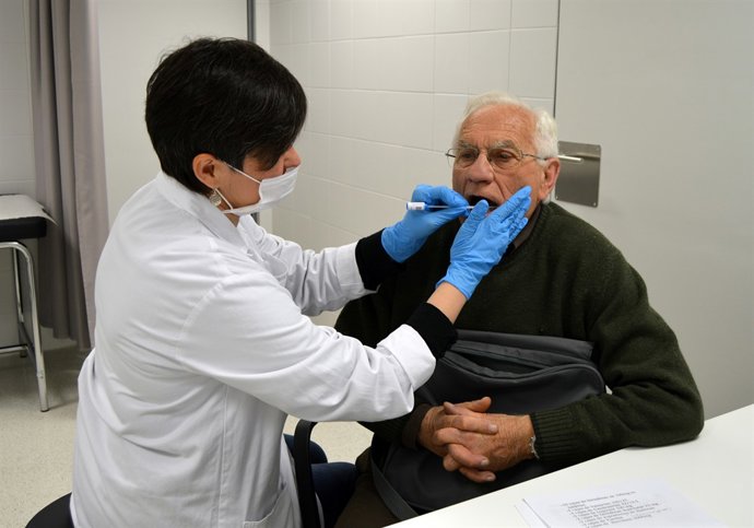 Presa de mostres de proves genètiques a Lleida