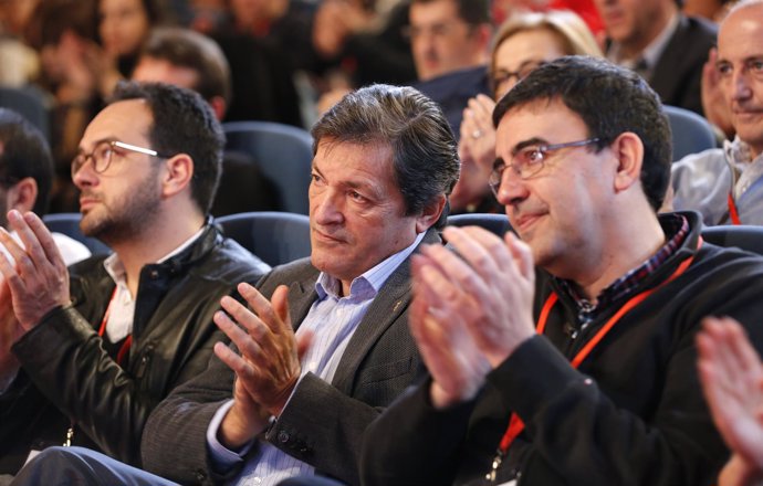 Javier Fernández, Mario Jiménez y Antonio Hernando en el foro económico del PSOE