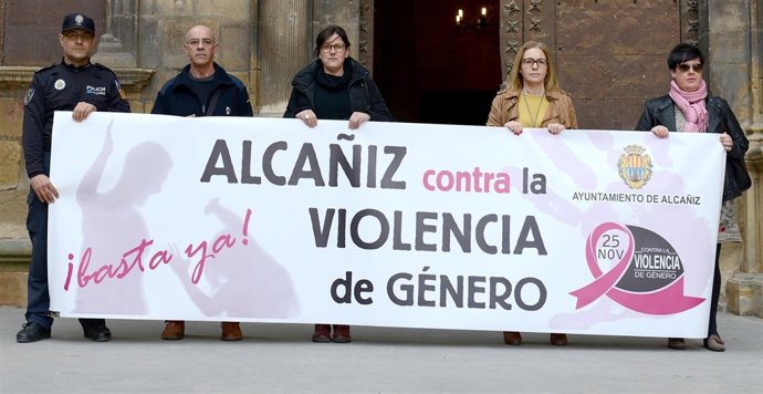 Imagen de la concentración contra la violencia machista en Alcañiz.