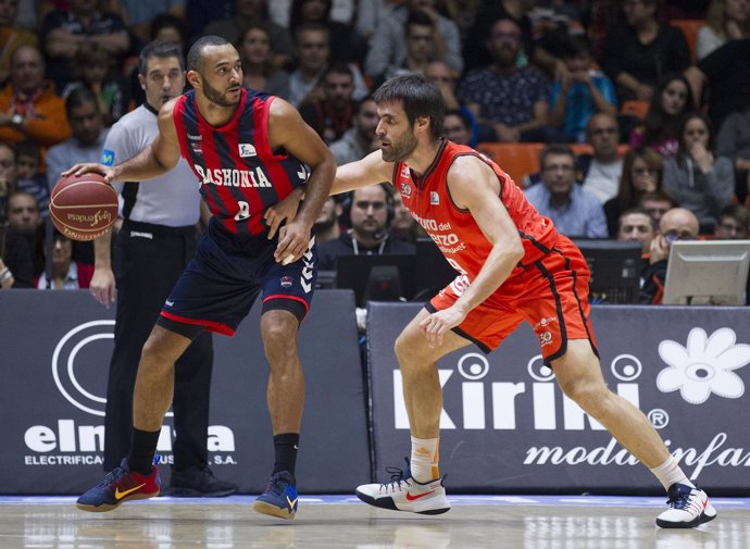 Van Rossom Y Hanga (VALENCIA BASKET - BASKONIA)