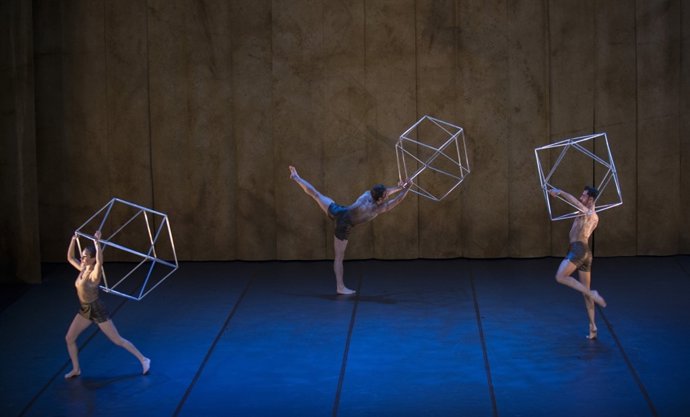 Vuelos Teatro Cánovas