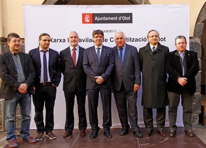 Al centre, F.Comino, D.López, C.Puigdemont, J.M.Corominas i R.Villaseca