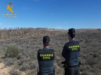 La Guardia Civil detiene dos personas por estafar a cazadores con permisos falsos