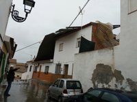 El viento desplaza un tejado y causa daños en varias viviendas de Láchar (Granada)