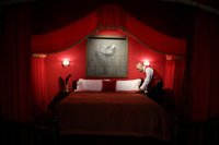 Banksy inaugura en Cisjordania un hotel con vistas al muro de separación