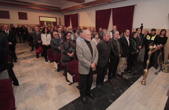 Celebración del Pleno con los exalcaldes al frente por la muerte de Andrés Ocaña