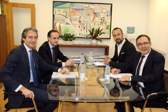 De la Serna se reúne con el alcalde de Torrelavega