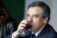 Dimite el director de la campaña electoral de Fillon por razones "morales"