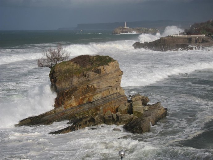 Temporal Santander. Olas. Oleaje. Mar. Marea. Cantábrico.                     