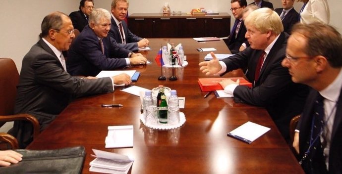 Boris Johnson y Sergei Lavrov 