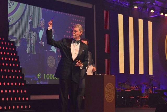 Tradicional subasta de humidores