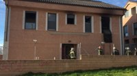 Bomberos de la Comunidad intervienen en un aparatoso incendio en una vivienda ocupada de San Lorenzo