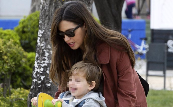 Sara Carbonero con su hijo Martín