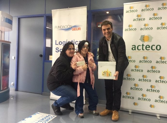 Nerea Ortiz, última beneficiaria de la campaña de recogida de tapones