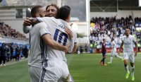 El Real Madrid arrolla al Eibar y presiona al Barça