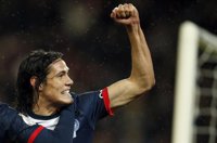 Cavani rescata al PSG de penalti (1-0) antes de visitar el Camp Nou