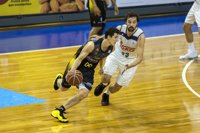 El líder Tenerife empequeñece al Real Madrid