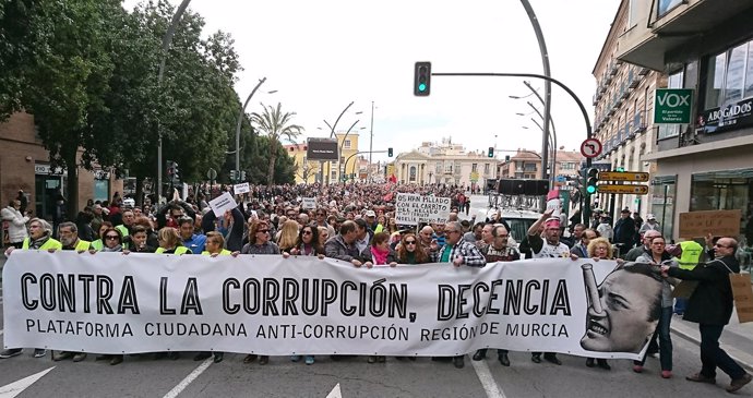 Miles de personas contra la corrupcción en Murcia