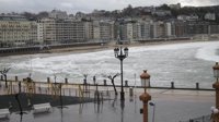 El aviso amarillo por fuerte oleaje en la costa vasca se extiende hasta el martes