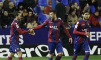El Levante remonta al Elche para seguir líder de forma cómoda