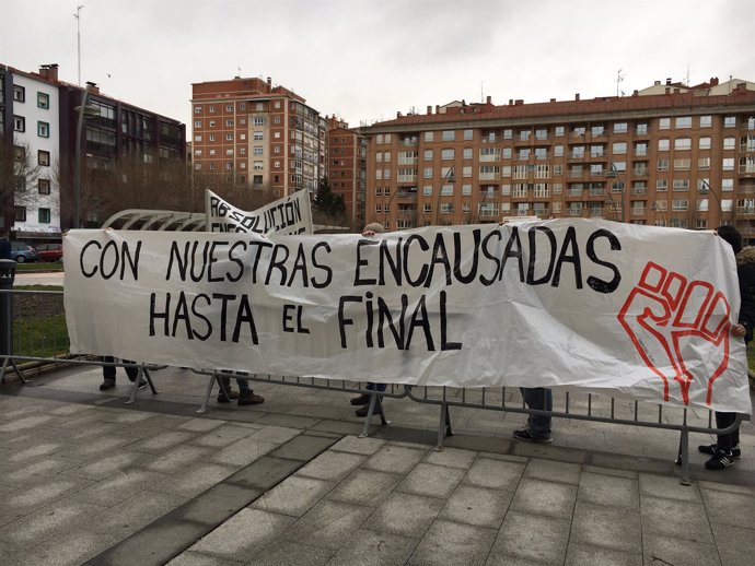 Burgos: Pancarta de apoyo a los acusados por Gamonal