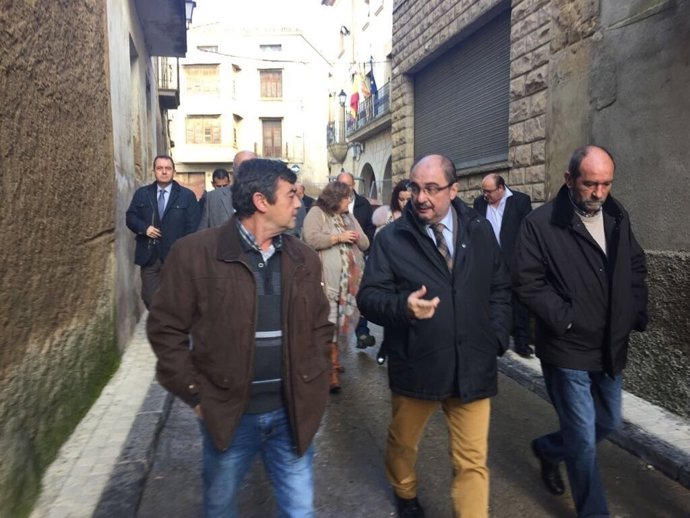 Lambán ha hablado de la venta de Opel en su visita a las Cinco Villas.