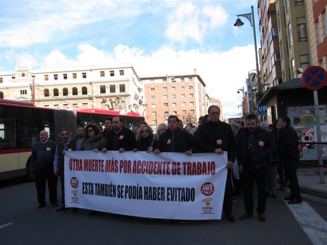 Concenrtración de UGT por fallecido en accidente  laboral                      