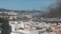 Un incendio de grandes dimensiones calcina Ses Feixes de Ibiza