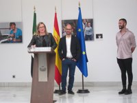 Una exposición fotográfica muestra en la Asamblea de Extremadura la labor de los terapeutas ocupacionales en la región