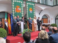 Guillermo Fernández Vara y Juan Ignacio Zoido coinciden en reivindicar el papel de la política