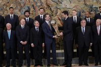 El Rey Felipe VI recibe al Real Madrid de Baloncesto en el Palacio de la Zarzuela