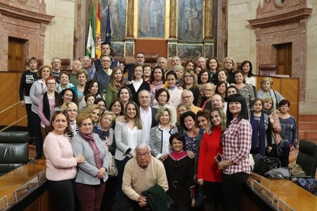 Durán (centro), junto a la delegada Educación y los estudiantes