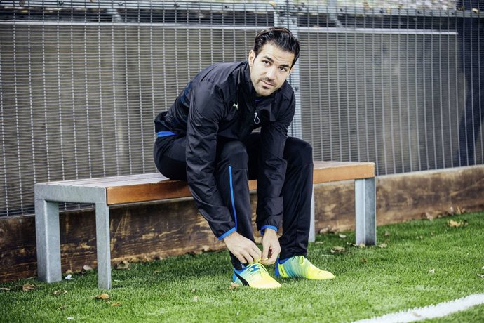 Cesc Fábregas amb les noves botes de Puma