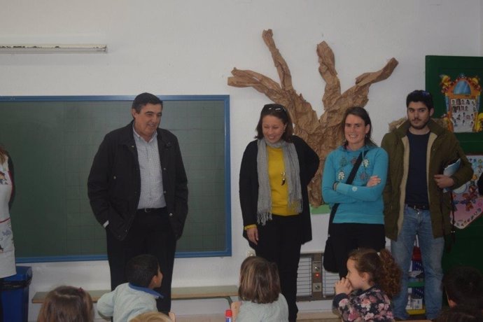 El delegado de Educación, Vicente Zarza, visita una escuela infantil. 