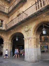 El Ayuntamiento de Salamanca presenta el informe para retirar el medallón de Franco