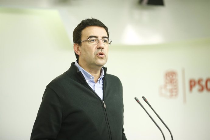 El portavoz de la Comisión Gestora del PSOE, Mario Jiménez, en rueda de prensa