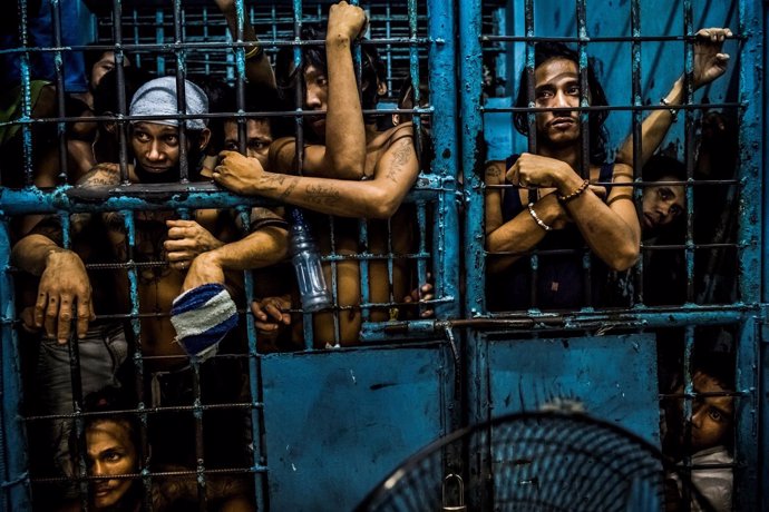 Presos en una cárcel filipina en el marco de la guerra contra las drogas 