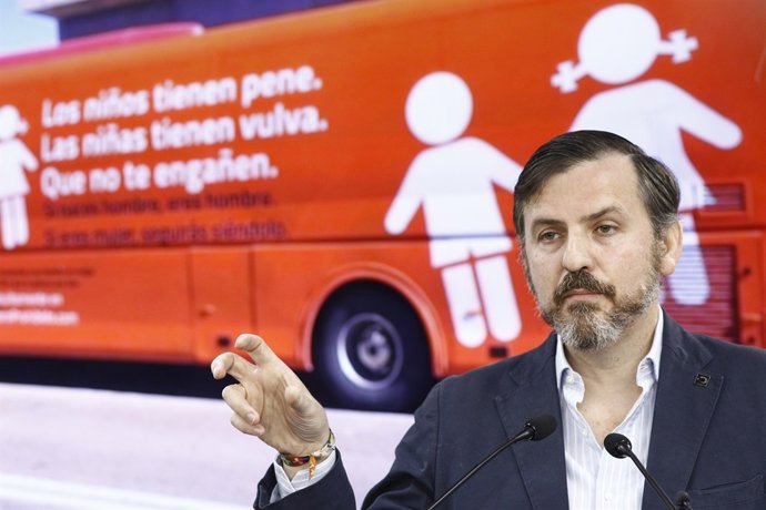 El president d'Hazte Oír, Ignacio Arsuaga, en roda de premsa
