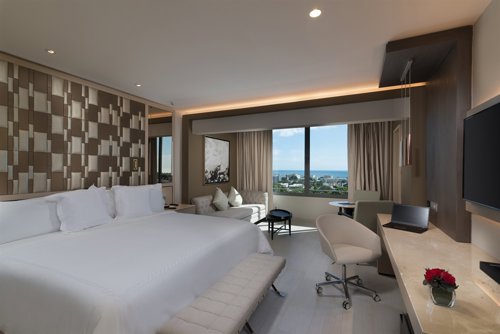 El Embajador a Royal Hideaway Hotel