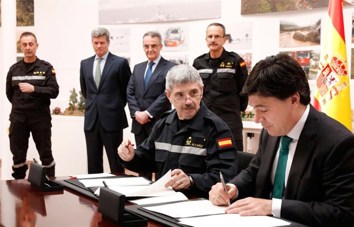 Firma del convenio entre Iberdrola y la UME