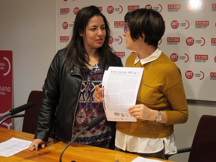 Valladolid. Ana Pérez (Izquierda) conversa con Rosa Eva Martínez (Derecha)